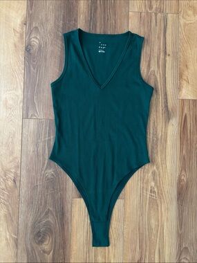A new day Green, Ribbed, V-neck sleeveless bodysuit tank size XS
